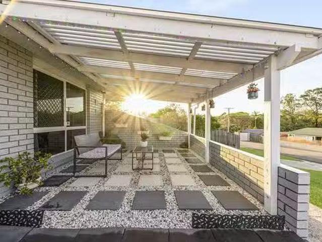 Deal! 22 Arbour Way, Regents Park, QLD 4118
