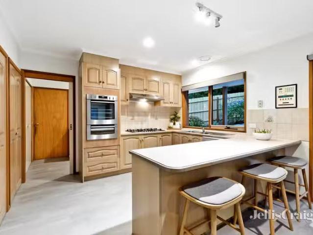 Cozy 22 Darkan Ct, Eltham VIC 3095
