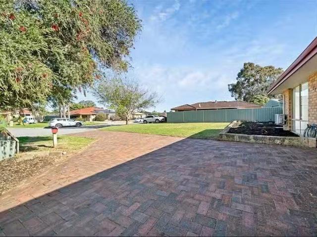 Deal! 22 Logan Court, Seville Grove, WA 6112