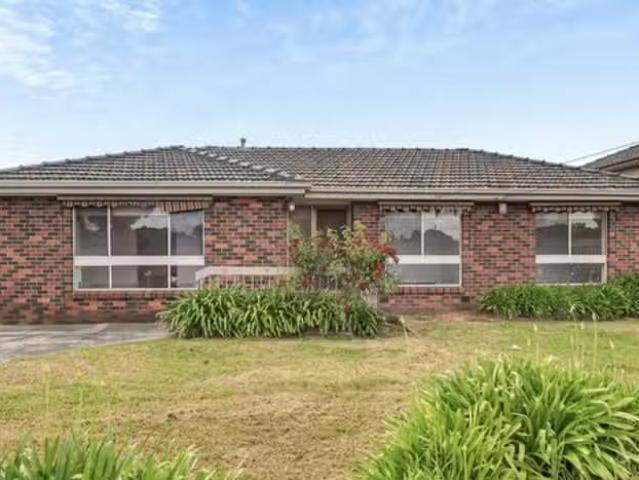 Cheap 22 North Circular Rd, Gladstone Park VIC 3043
