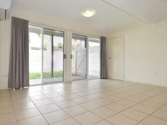 Nice 2/2 Walters Avenue, West Gladstone, QLD 4680