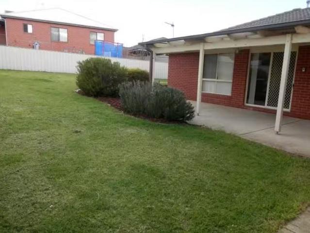 For Rent! 22 Yarrawah Crescent, Bourkelands House for rent Li.