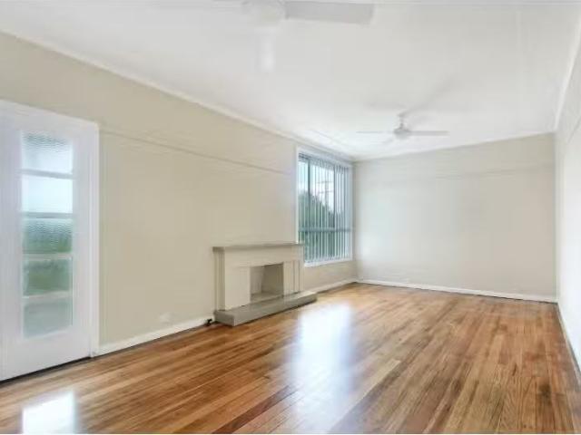 Nice 22A Maynes Parade, Unanderra House for rent Listed by Jo.