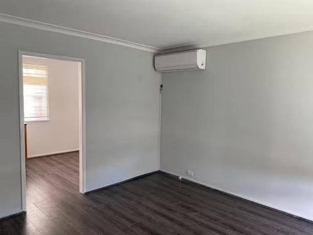 Nice 22a Morobe Street, WHALAN House for rent Listed by Trini.