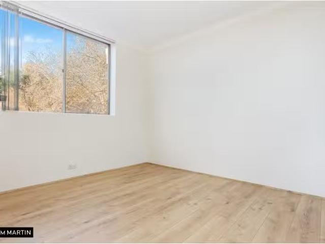 Cheap 23/68 Mascot Drive, Eastlakes Apartment for rent Listed.