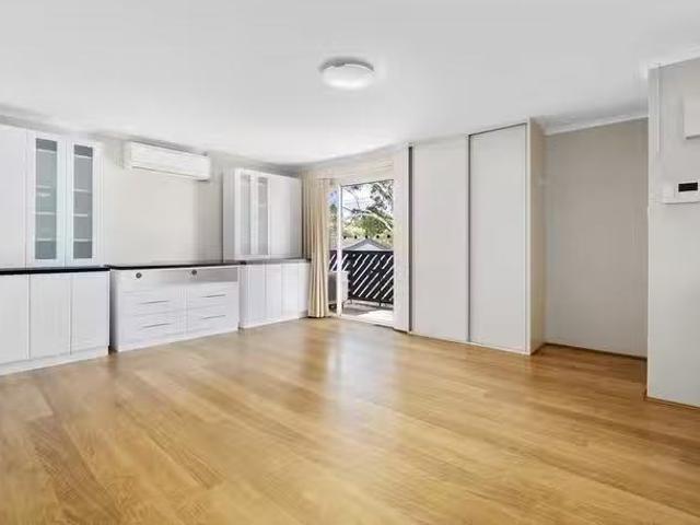 Nice 23/78 Hodgson Crescent, Pearce, ACT 2607