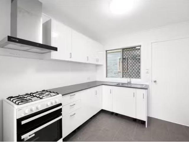 Unique 2/396 Old Cleveland Road, Coorparoo Apartment for rent.