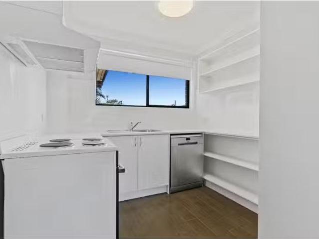 Cozy 2/39 Cabarita Avenue, TUGUN Townhouse for rent Listed by.