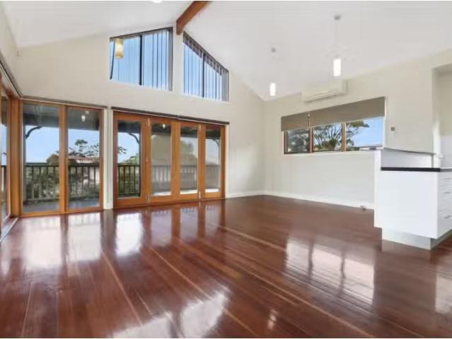 Cozy 239 Gipps Road, Keiraville House for rent Listed by Beau.