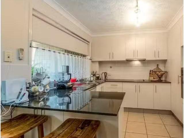 Nice 2/30 Coronation Avenue, POTTSVILLE Apartment for rent Li.