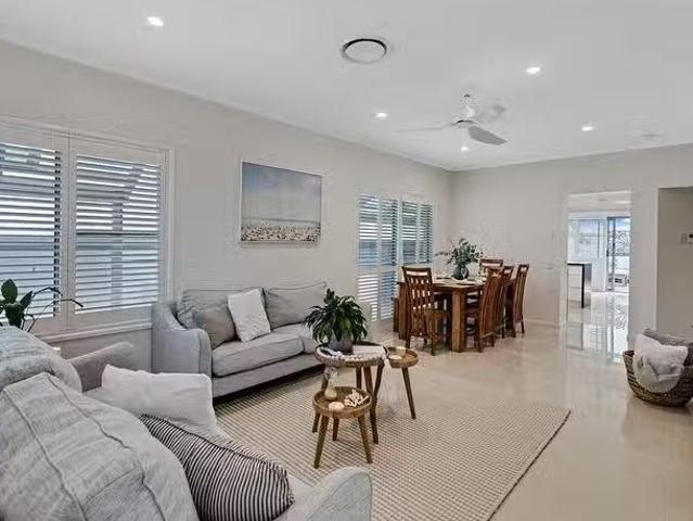 Nice 23/1 Poinsettia Avenue, Mooloolaba, QLD 4557