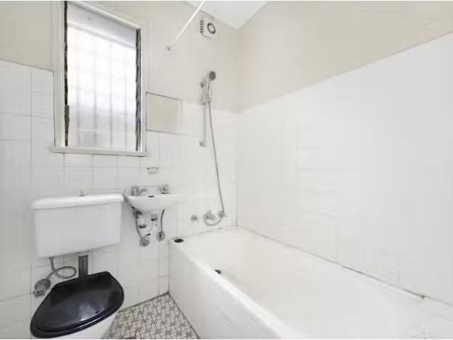 Cozy 2/327 Glebe Point Road, Glebe Apartment for rent Listed.