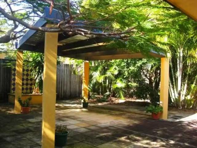 Charming 2/33 Albion Avenue, Miami, QLD 4220