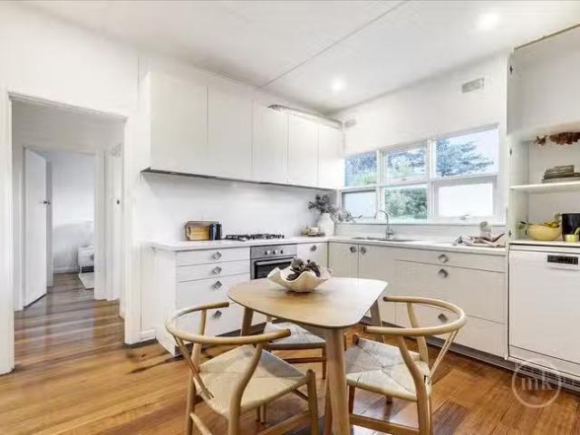Cheap 23 25 Rockliffe Street, Eltham, VIC 3095