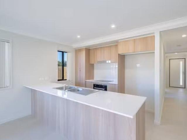 Unique 2/3 Bunya Pine Court, GYMPIE, QLD 4570 Duplex for Rent