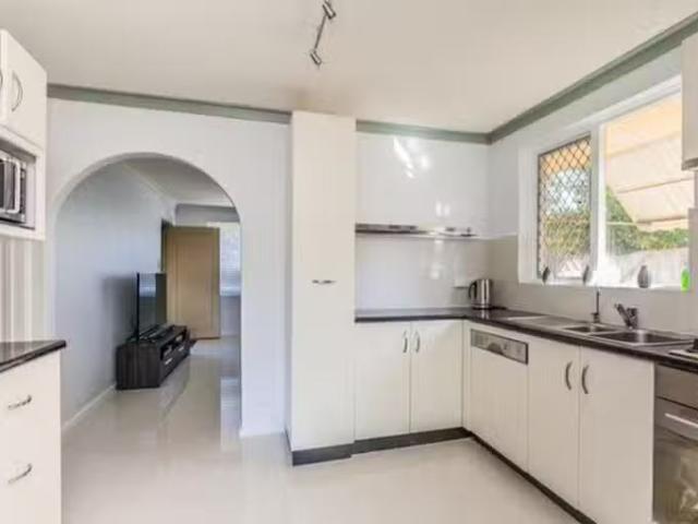 Cozy 23 Dawson Way, Parmelia, WA 6167