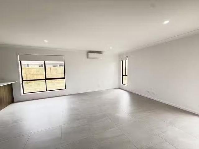 Rental! 23 Flame Tree Road, Cotswold Hills, QLD 4350
