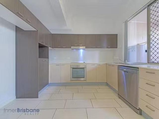 Rental! 2/3 Wattle Avenue, Carina, QLD 4152