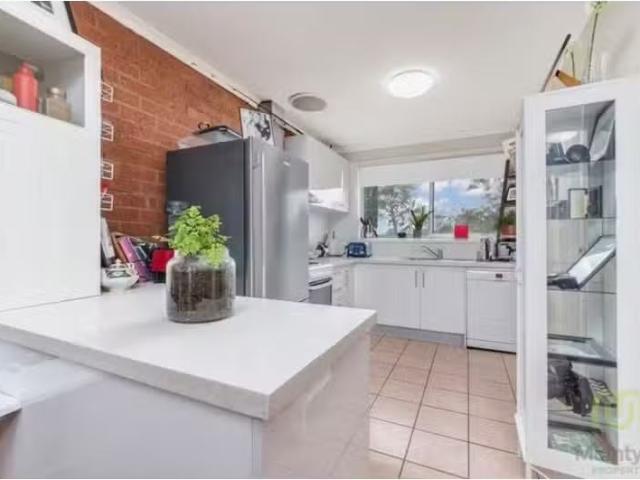 Deal! 2/3 Webb Place, Weetangera House for rent Listed by Jac.