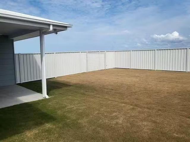 Deal! 2/3 Windward Way, Burrum Heads, QLD 4659