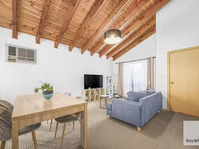 Nice 2/48 Walter Street, St Albans, VIC 3021