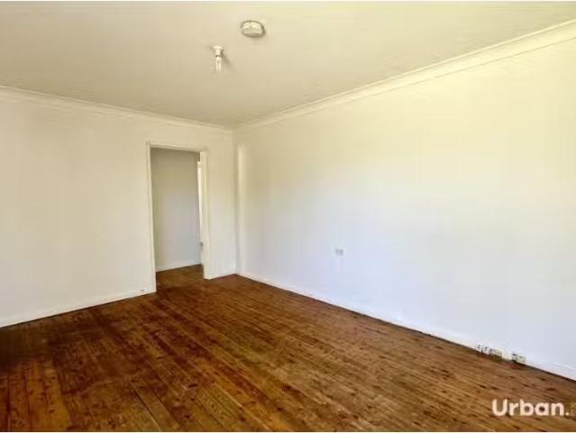 Rental! 249 Luxford Road, Whalan House for rent Listed by Gio.
