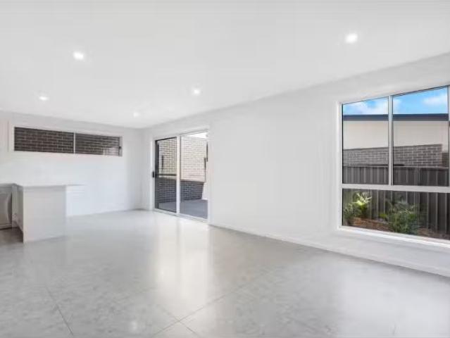 Cozy 2/49 Upland Chase, ALBION PARK Townhouse for rent Listed.