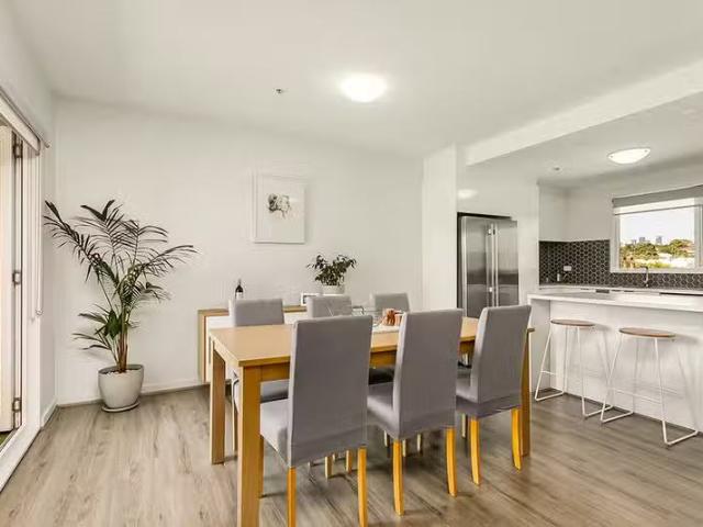 Cheap 24/1 Gatehouse Drive, Kensington VIC 3031