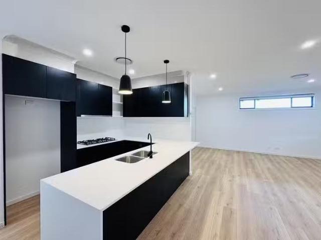 Unique 2/41 Hewitt Road, Lochinvar, NSW 2321