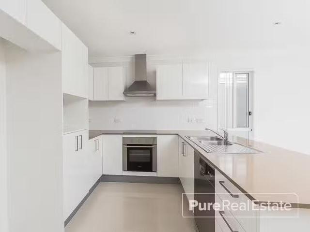 Charming 2/42 Eversley Terrace, Yeronga, QLD 4104