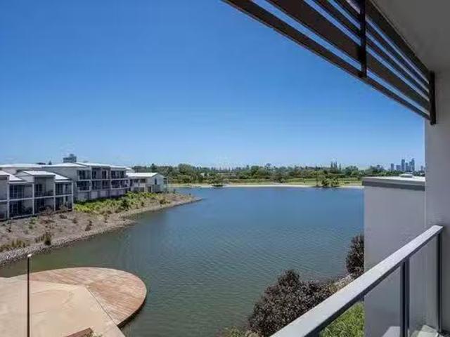 Charming 24/3028 The Boulevard, Carrara, QLD 4211