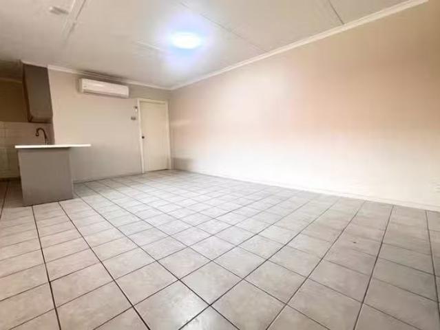 Unique 2/43 45 Conrad Street, St Albans VIC 3021