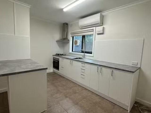 Rental! 2/4 Beaumont Parade, West Footscray VIC 3012