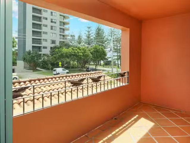 Rental! 2/4 Fourth Avenue, Burleigh Heads, QLD 4220