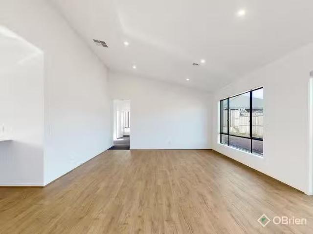 For Rent! 24 Mangrove Street, Warragul, VIC 3820