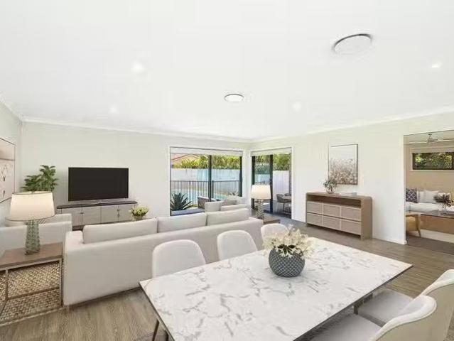 Just in! 24 Melbourne Avenue, Umina Beach, NSW 2257