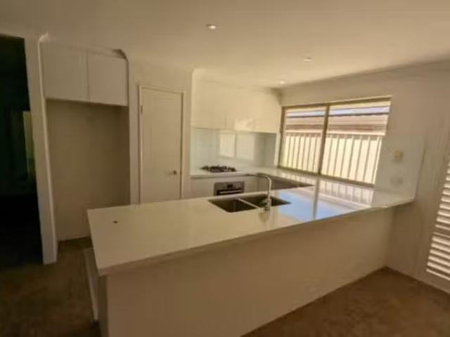 Rental! 24 Pollard Way, Warnbro, WA 6169