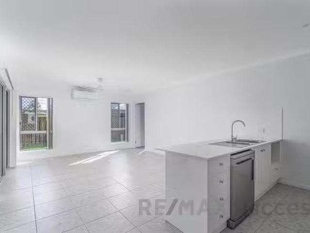 For Rent! 2/4 Royal Dane Crescent, Meringandan West, QLD 4352