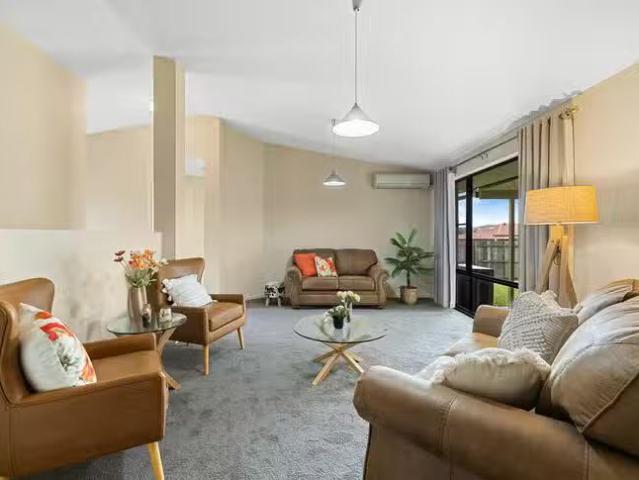 Nice 24 Willowburn Drive, Rockville, QLD 4350