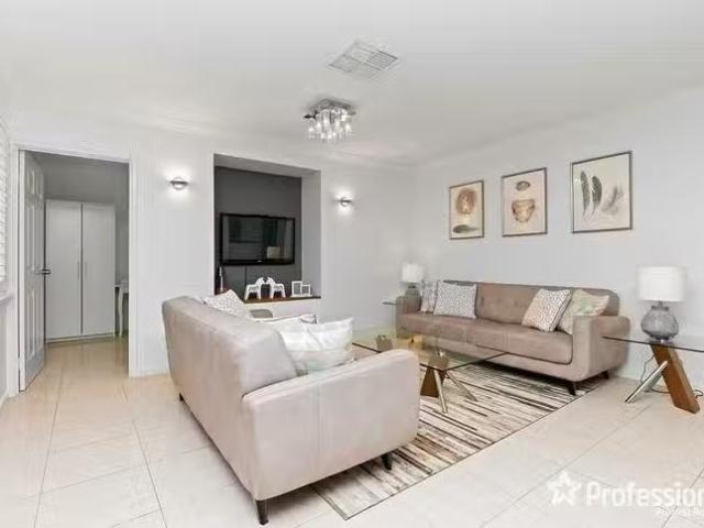 Unique 24A Vesta Crescent, Shelley, WA 6148