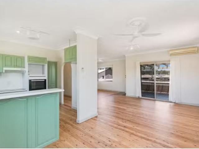 Cheap 25 Acacia Street, TWEED HEADS SOUTH Townhouse for rent.