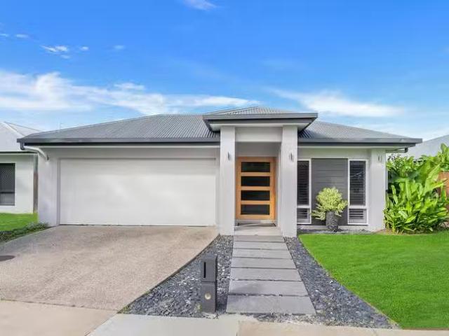 Cozy 25 Harbour Drive, Trinity Park, QLD 4879