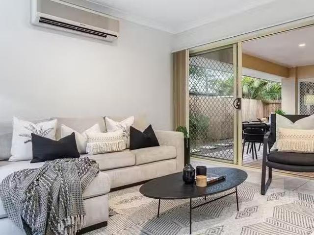 Rental! 25 Lakeside Circuit, Sinnamon Park, QLD 4073