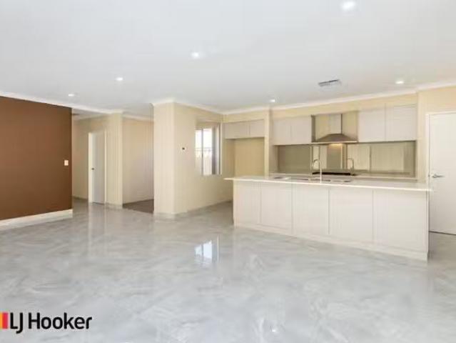 New 25 Lewisham Vista, Success, WA 6164