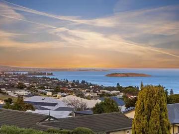 Just in! 25 Mayflower Court, Encounter Bay, SA 5211