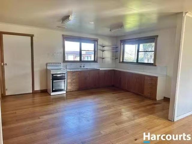 Charming 266 Weld Street, Beaconsfield, TAS 7270