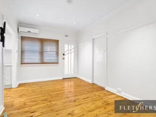 Charming 2/61 Gladstone Avenue, Wollongong NSW 2500 Unit For.