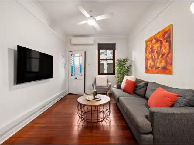 Just in! 26 Railway Street, Cooks Hill Townhouse for rent Lis.