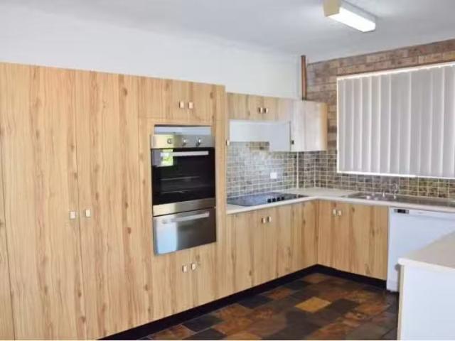 For Rent! 2/77 Cleary Street, Hamilton Apartment for rent Lis.