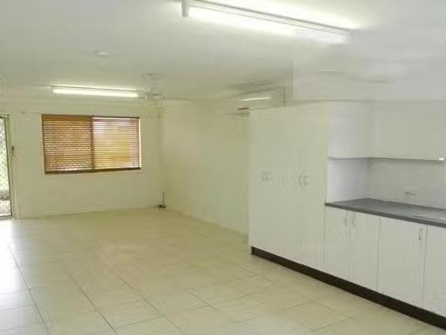 Rental! 2/78 Avenell Street, Avenell Heights, QLD 4670